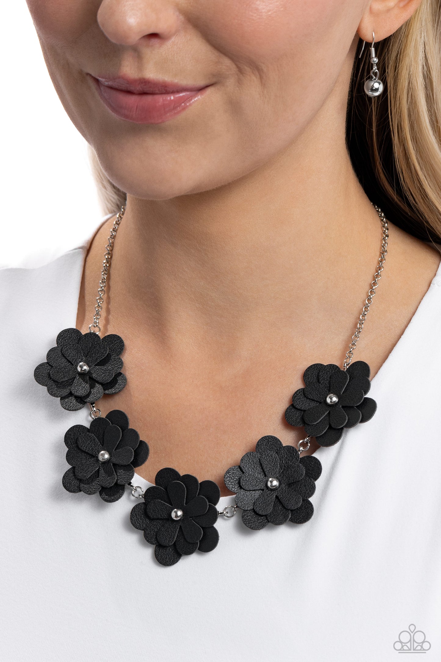 Paparazzi Accessories ❤️Balance of FLOWER - Black by Lady Sassy